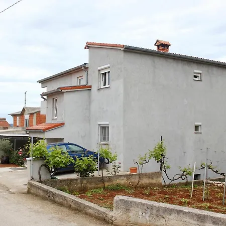 With A Parking Space - 10019 *